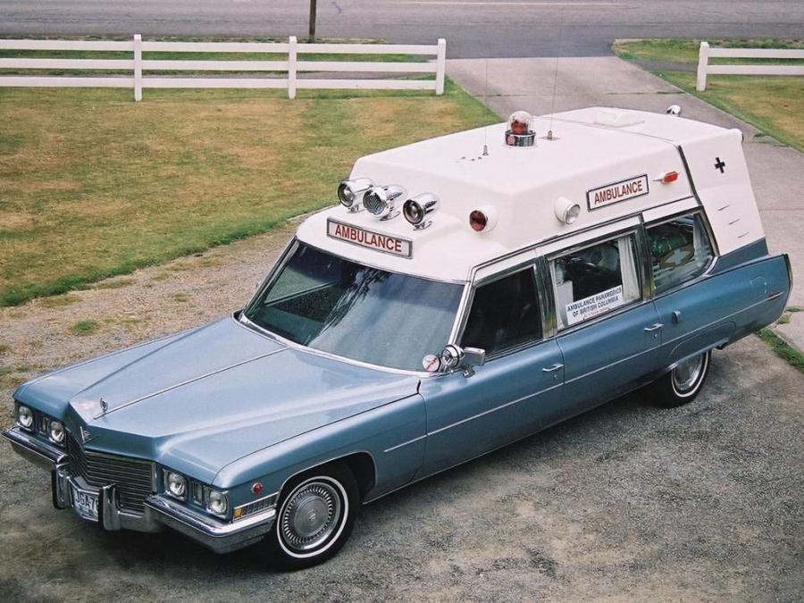  Cadillac 54 Ambulance by Superior 1972 года  (фото 1 из 3)